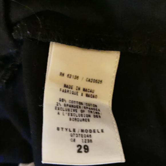 GUESS JEAN'S Black Capri with zipper cuffs - Picture 6 of 6